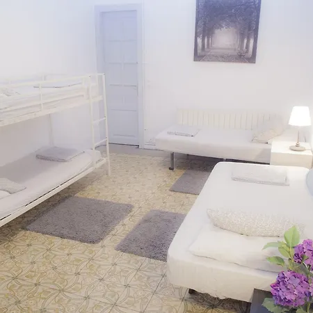 The Hipstel Gran Via Guest house 2*